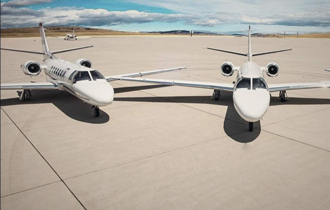 Two light jets on the ramp