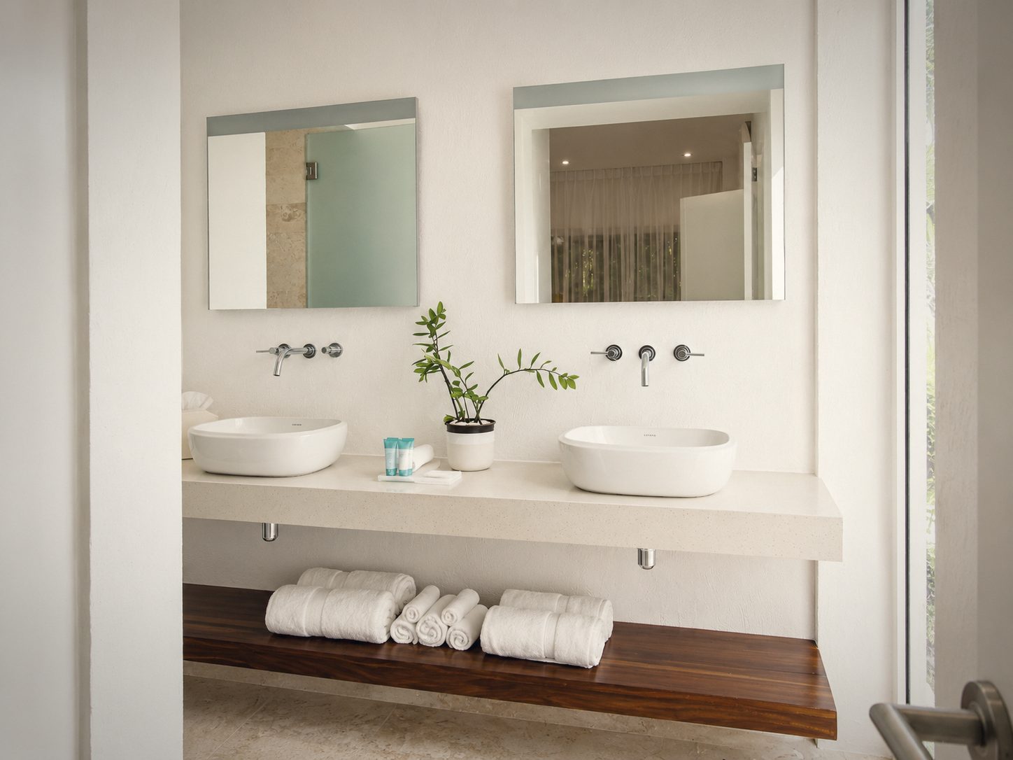 Another, twin basins, Villa Aurelia, Casa de Campo