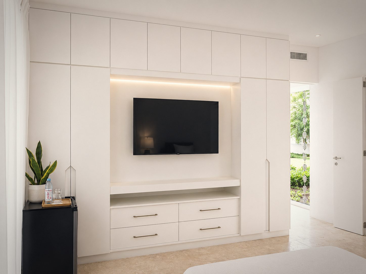 Fitted wardrobes and television, Villa Aurelia, Casa de Campo