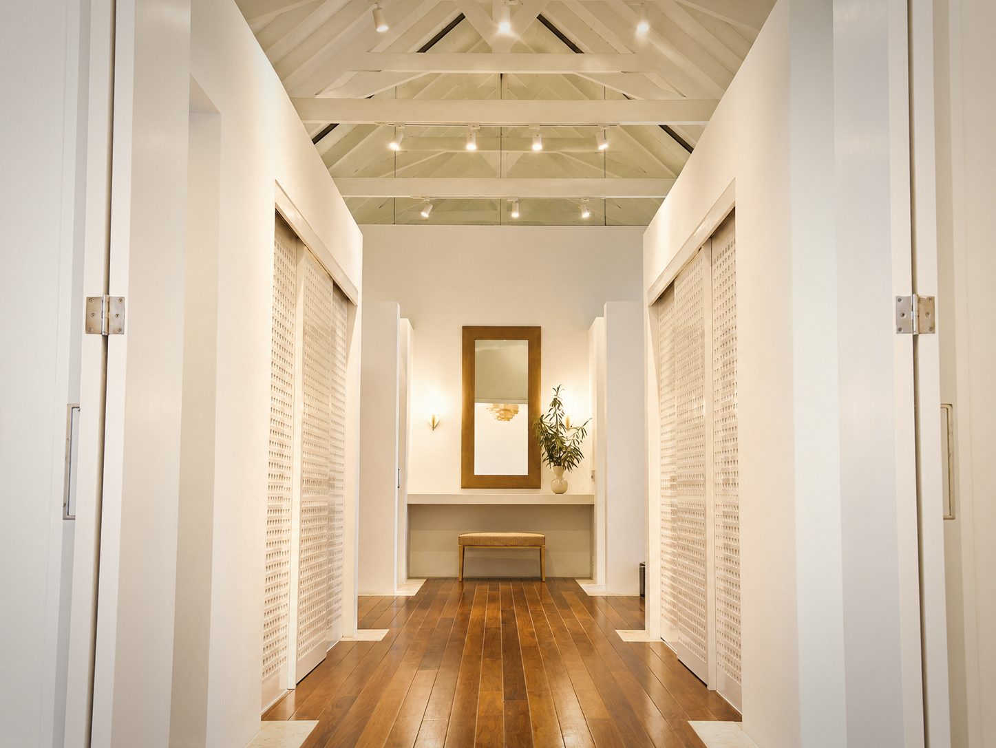 Wardrobes either side, Villa Aurelia, Casa de Campo