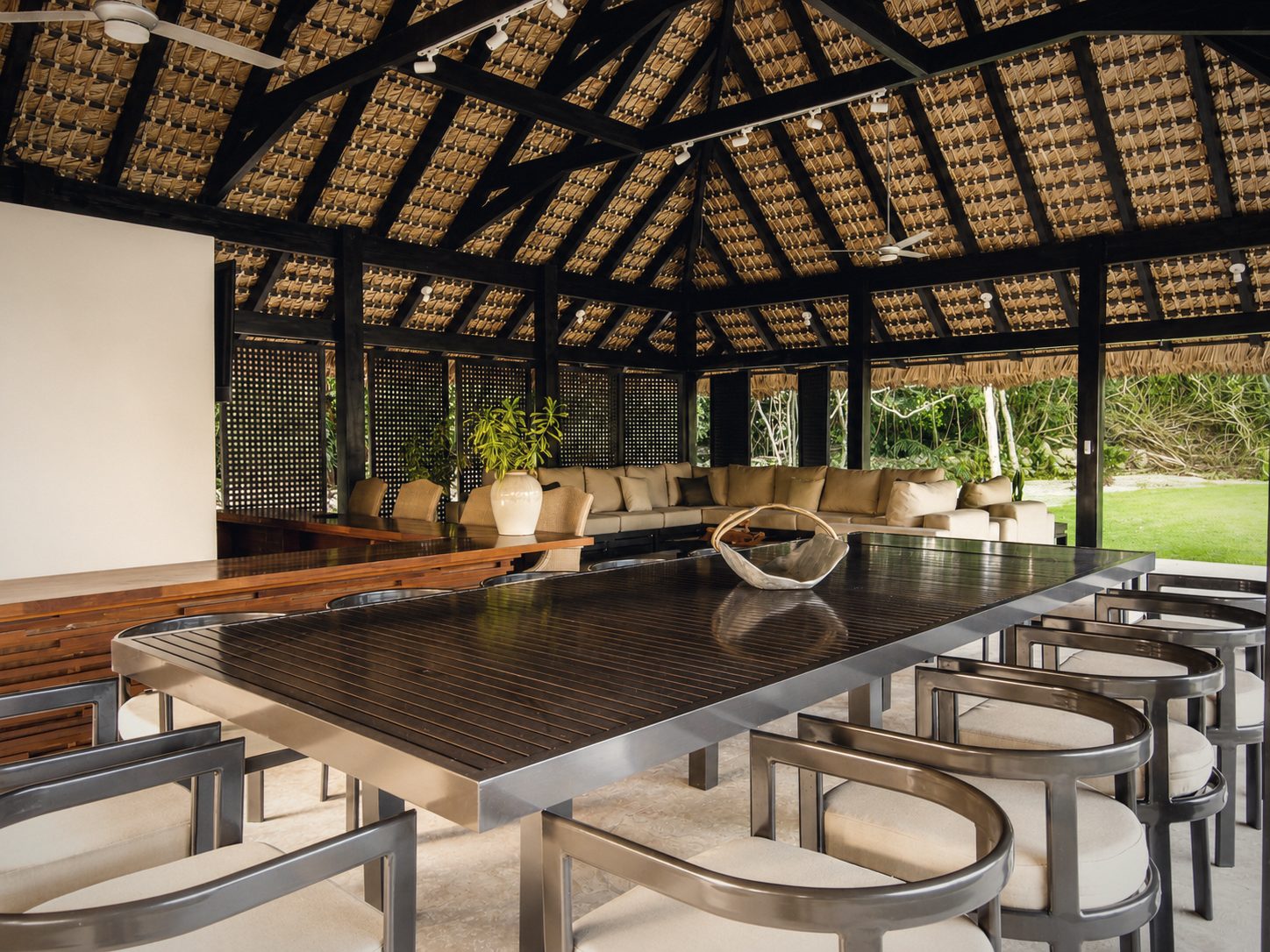 Under the palapa, the outdoor table, Villa Aurelia, Casa de Campo