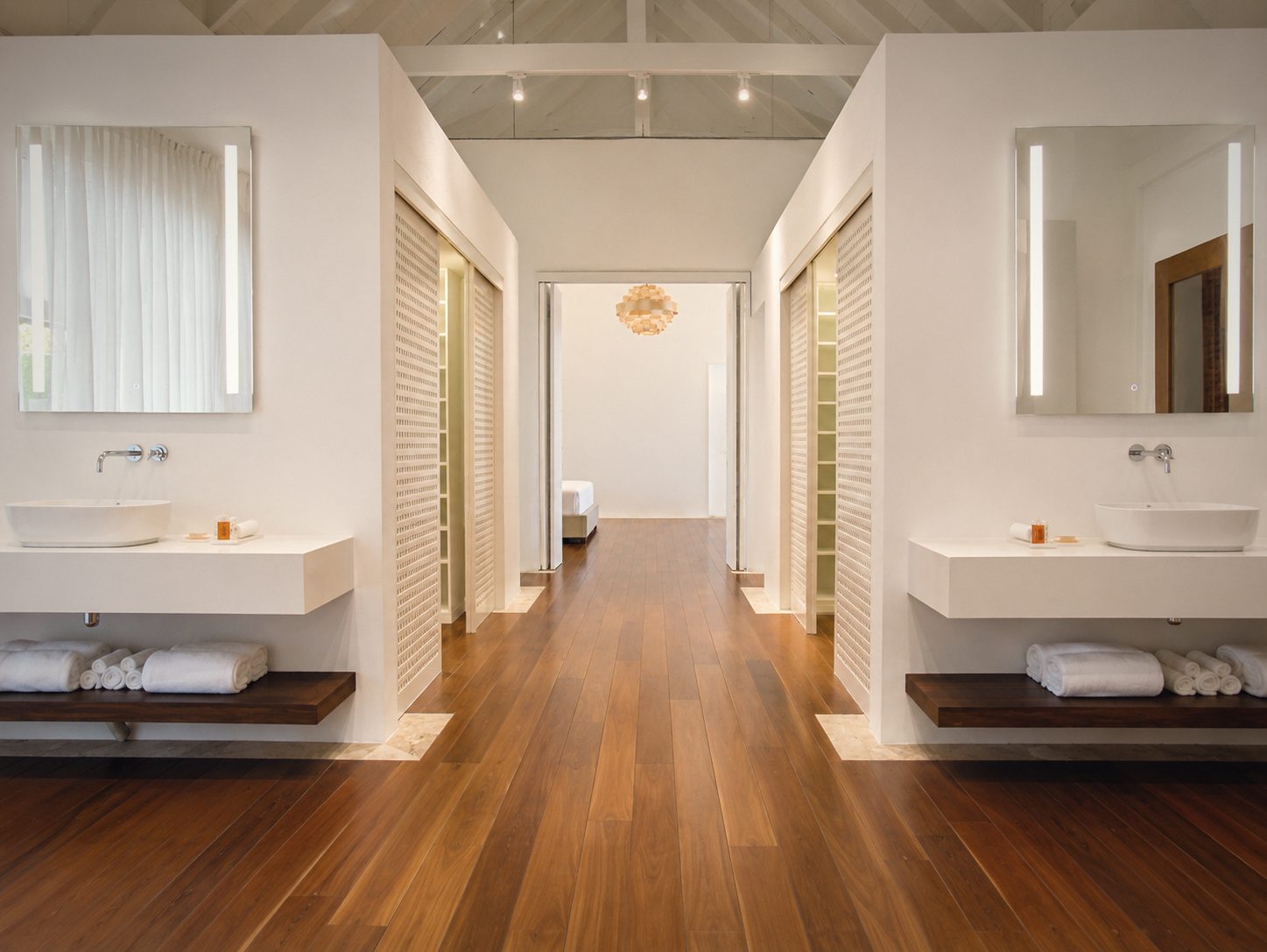 The principal bathroom, twin vanities, Villa Aurelia, Casa de Campo