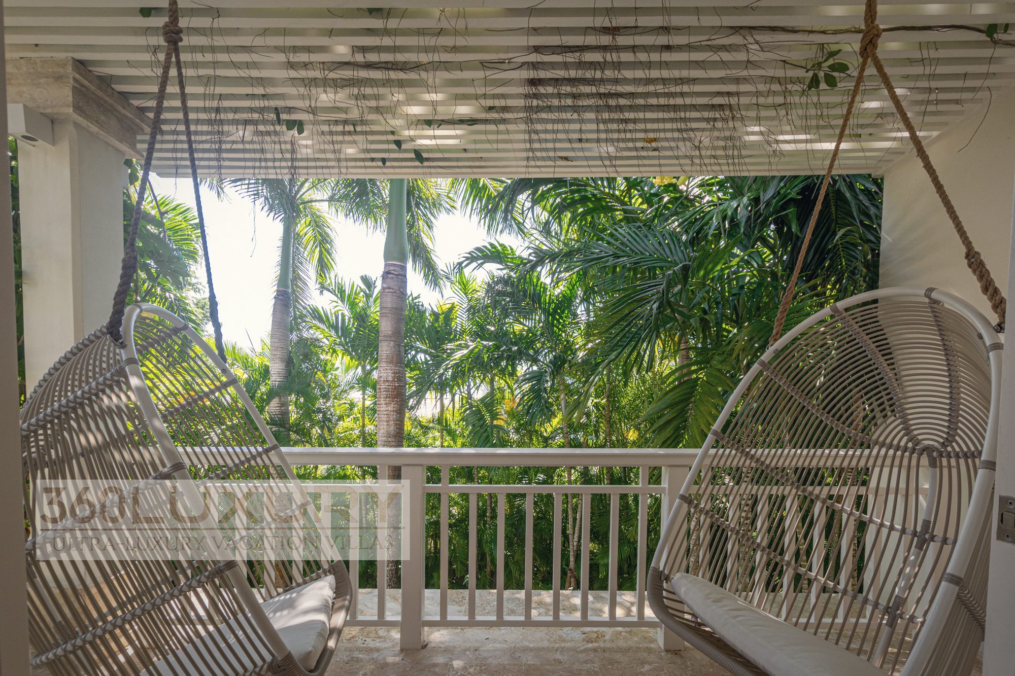 A hanging chair, upstairs, Villa Bellarive, Casa de Campo