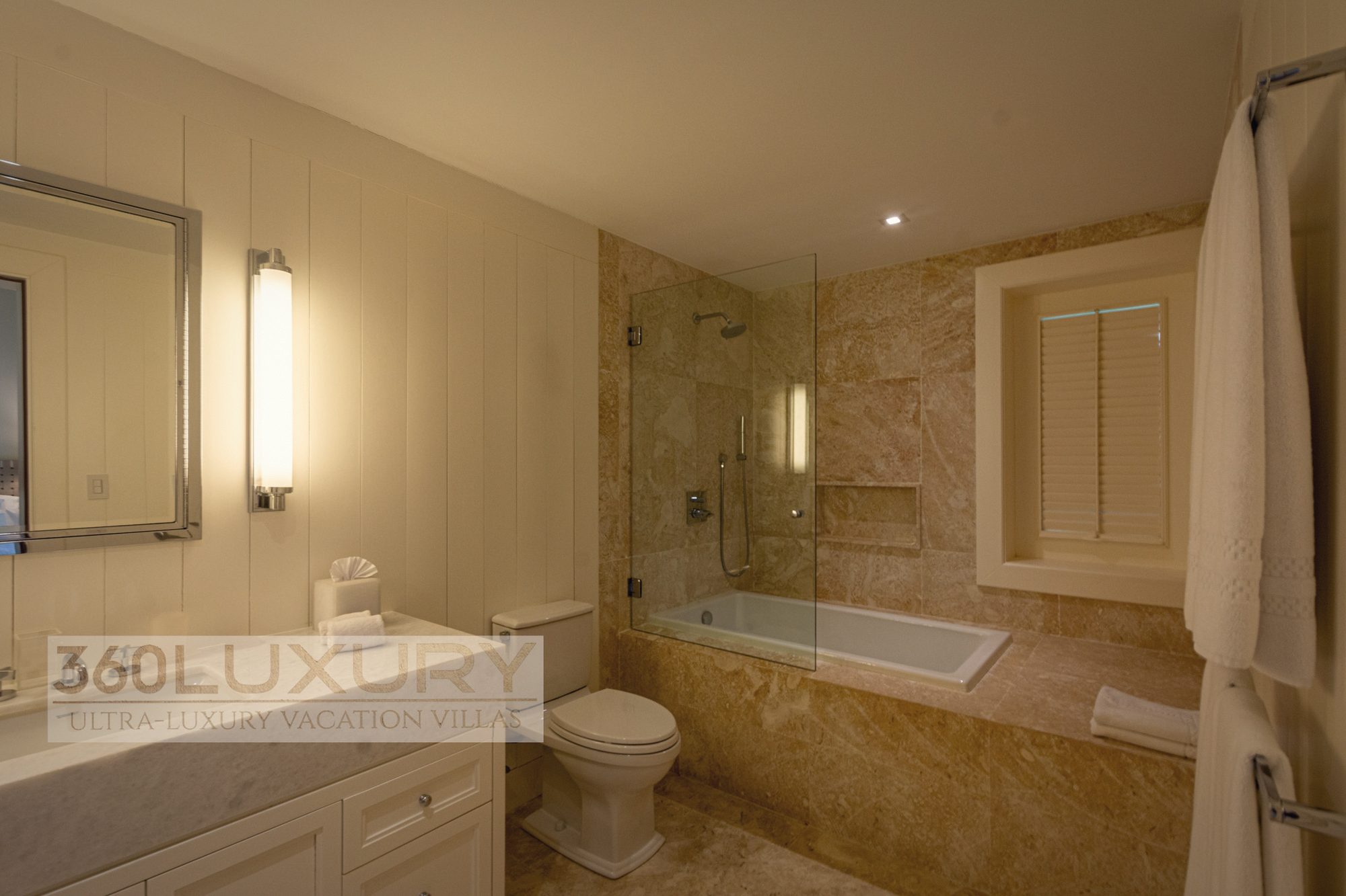 A bathroom with the tub under the window, Villa Bellarive, Casa de Campo