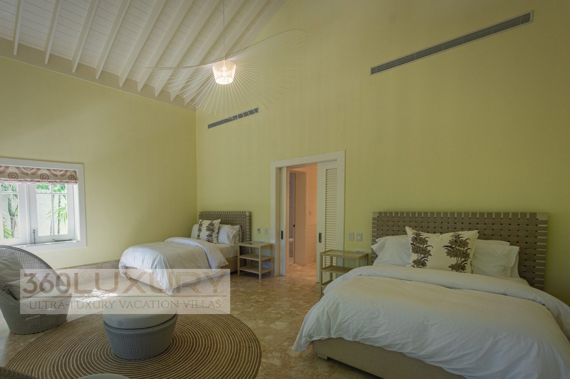 A twin room, bathroom through, Villa Bellarive, Casa de Campo