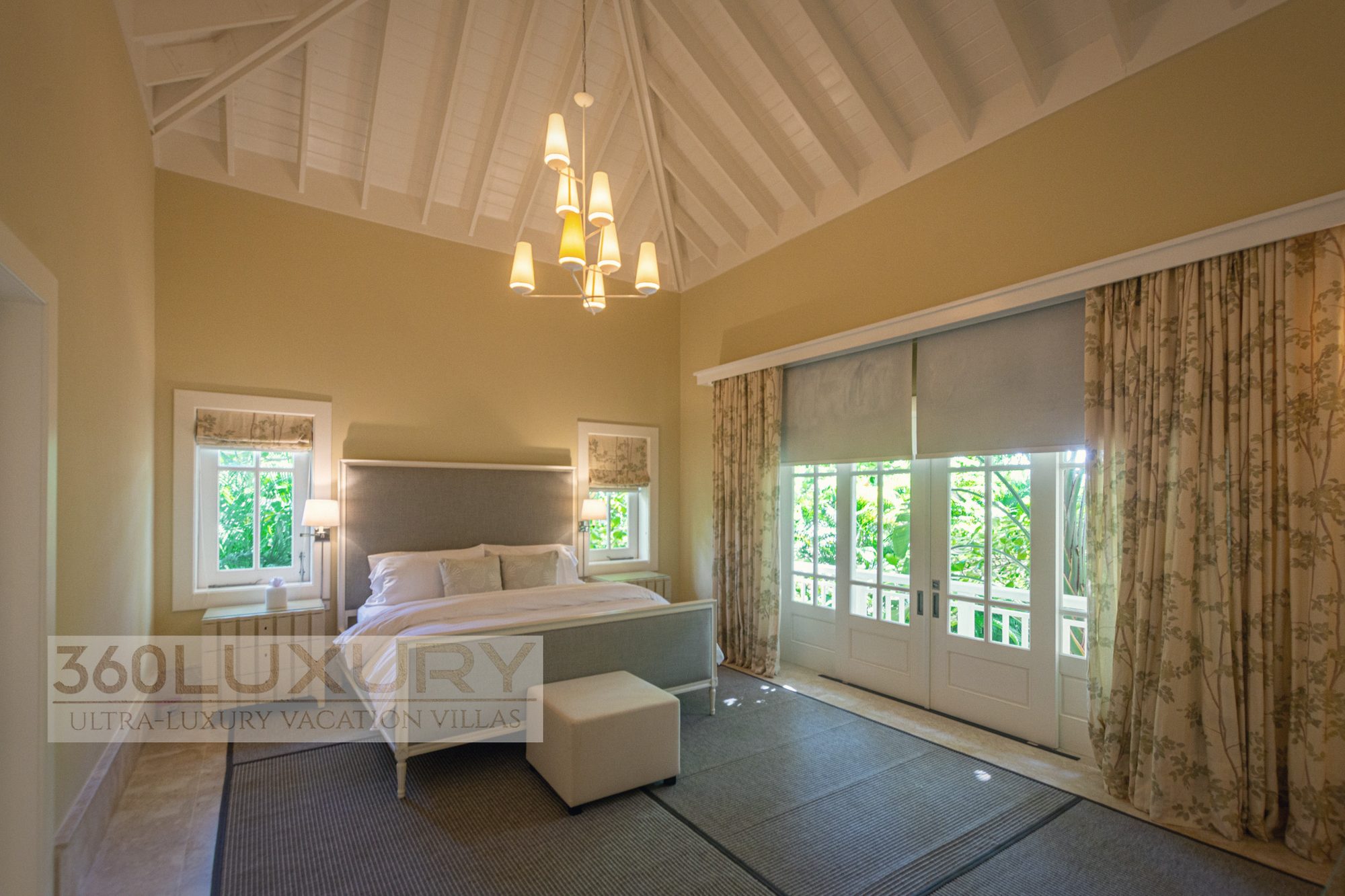 A bedroom under the beams, Villa Bellarive, Casa de Campo