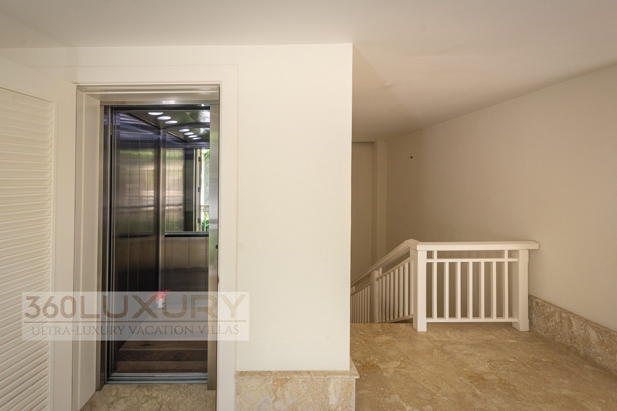 There is a lift between the floors, Villa Bellarive, Casa de Campo