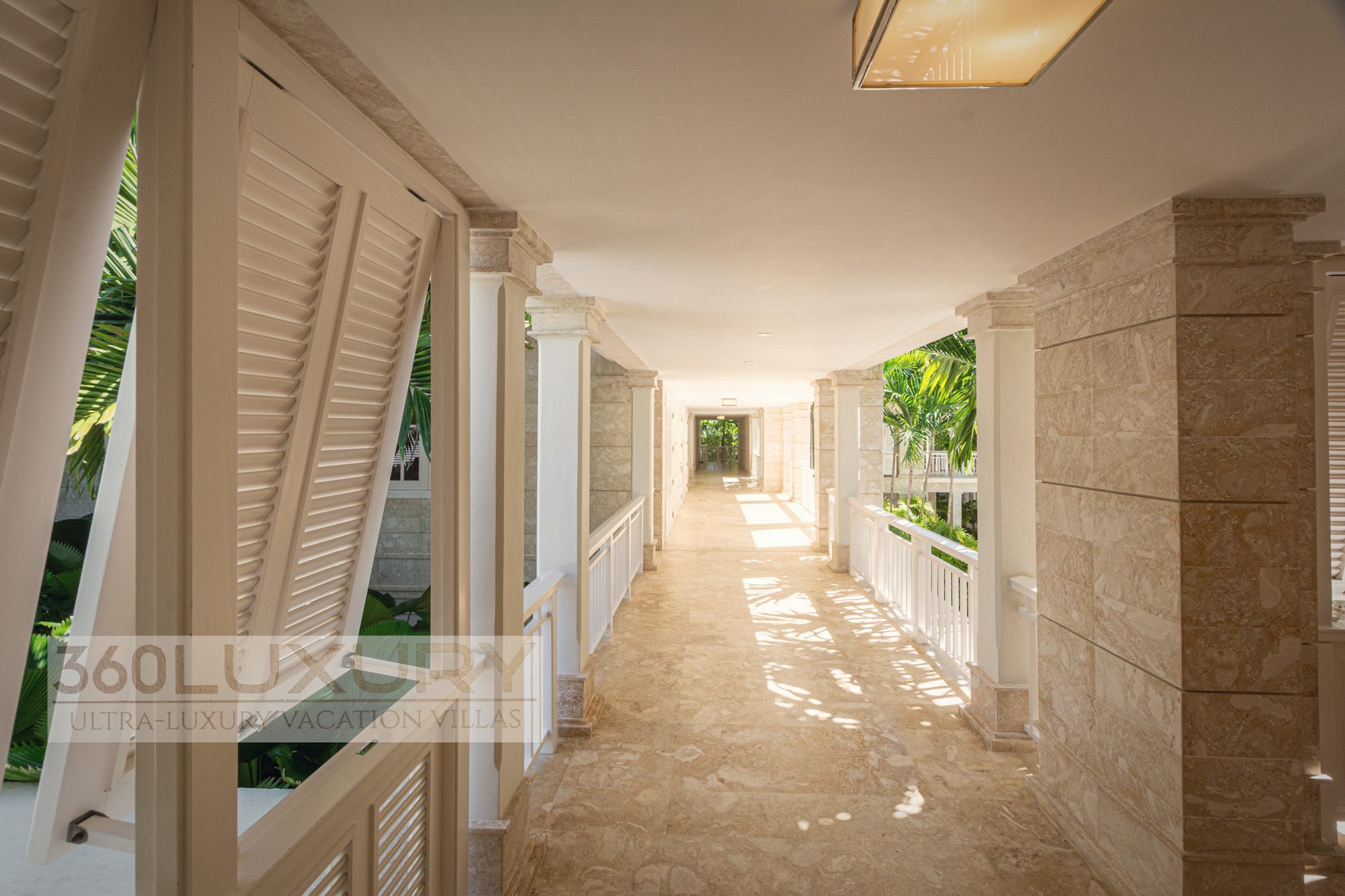 The upstairs gallery, Villa Bellarive, Casa de Campo